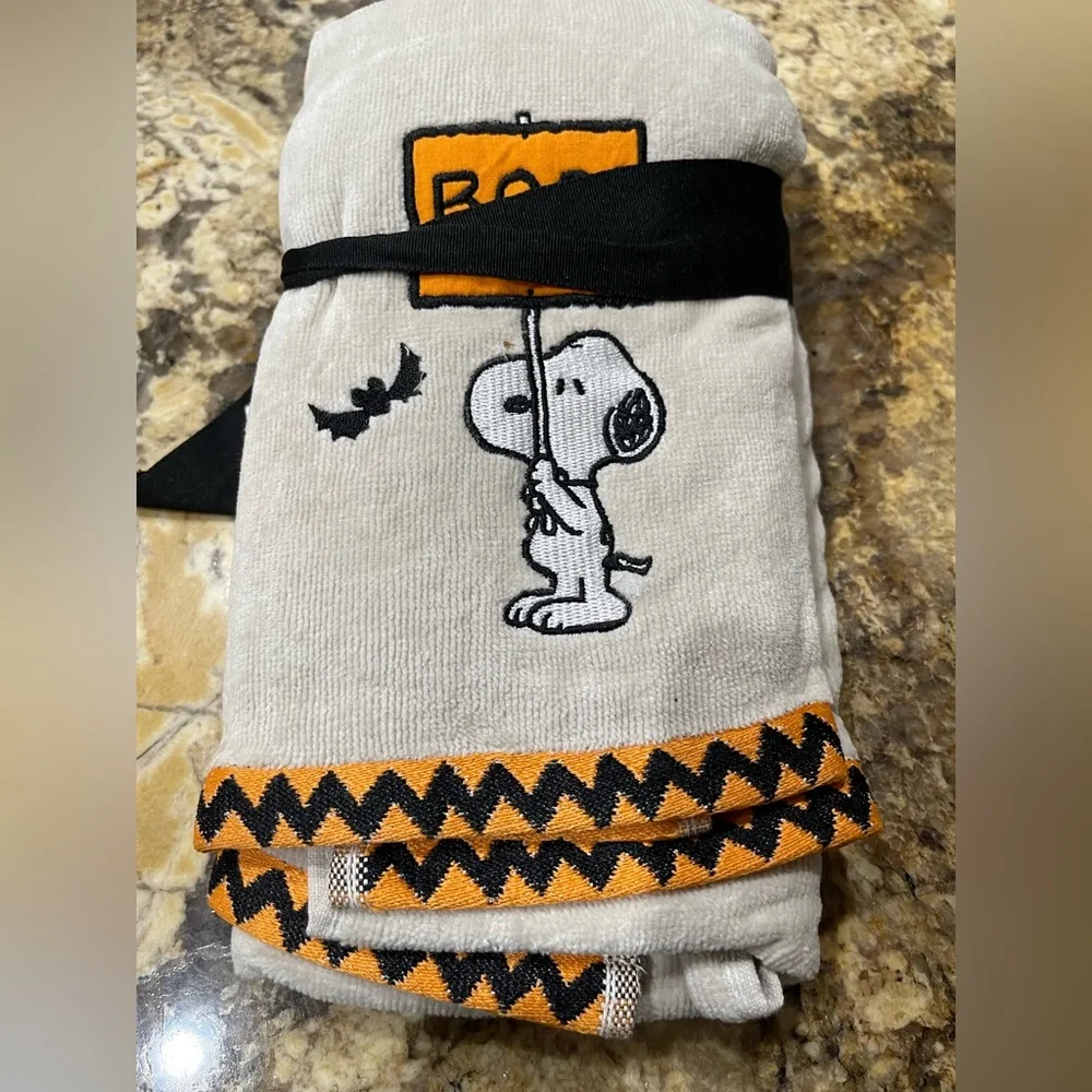 Peanuts set of 2 hand towels - Snoopy and Bat BOO brand new! 100% Cotton